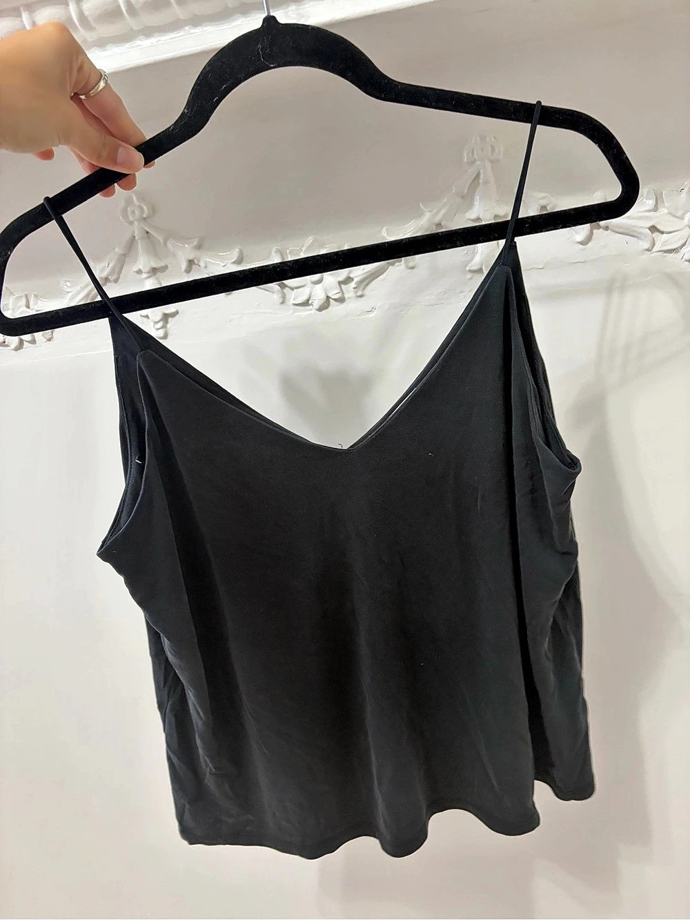 ABOUND Black Flowy V Neck Tank Size Medium